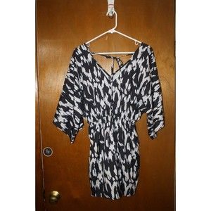 Women's V-Neck Romper Sz S Kimono Sleeves Multi-Color Black Tan White Chic NIP